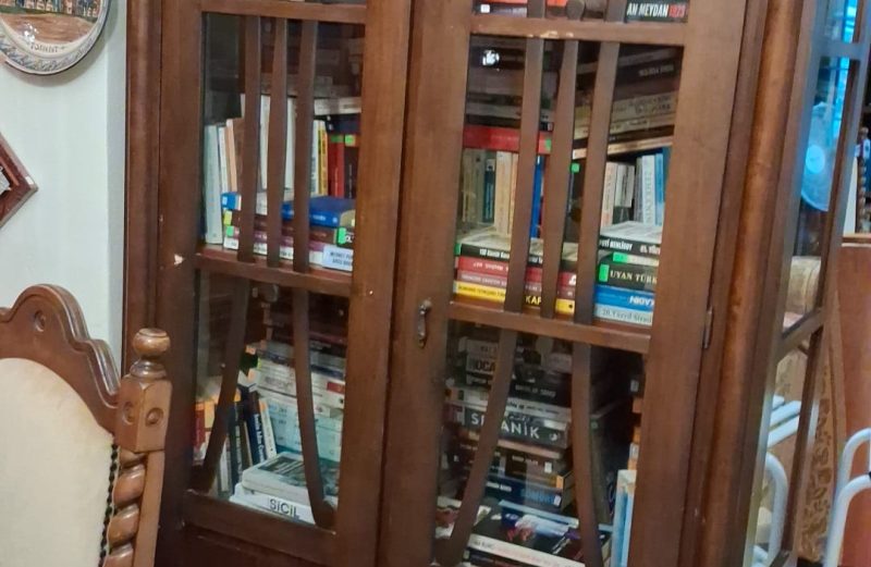 Türk Yapımı Kitaplık