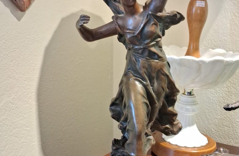 Fransız Bayan Sporcu Heykel