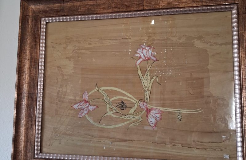 59*73 Ölçüsünde Lale Yapraklı Besmele Tuğra Formunda Tablo 23 Ayar Altın Hattat Ahmet Kutluhan Tezhip Aylin Eda Durak